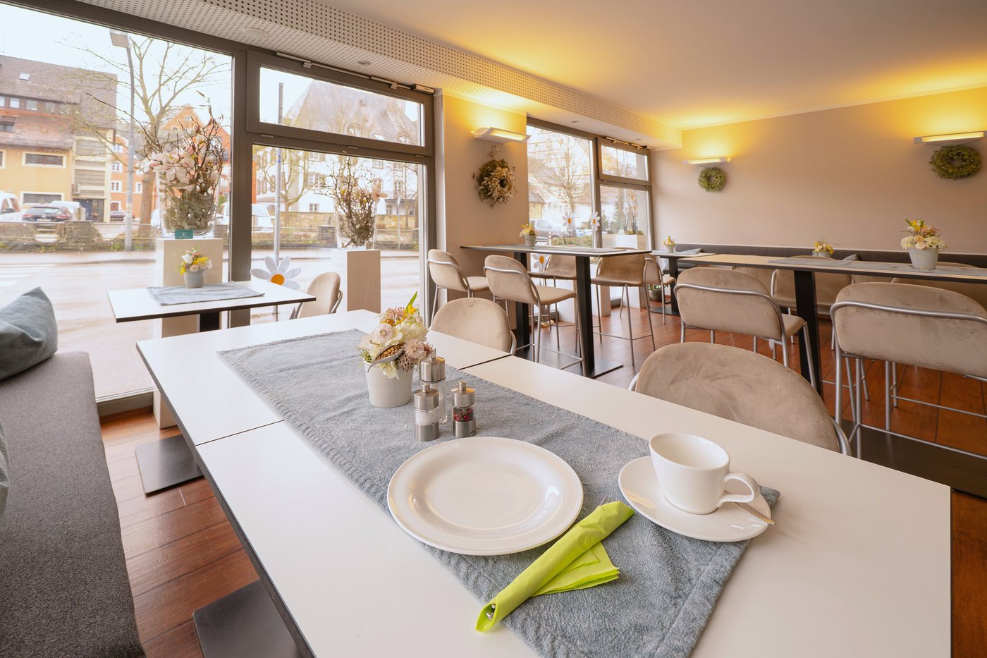 Heller Frühstücksraum im Sebcity Hotel